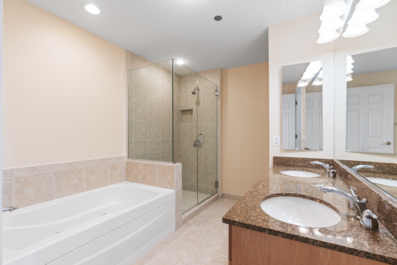 21 E Huron Street Unit: 2104