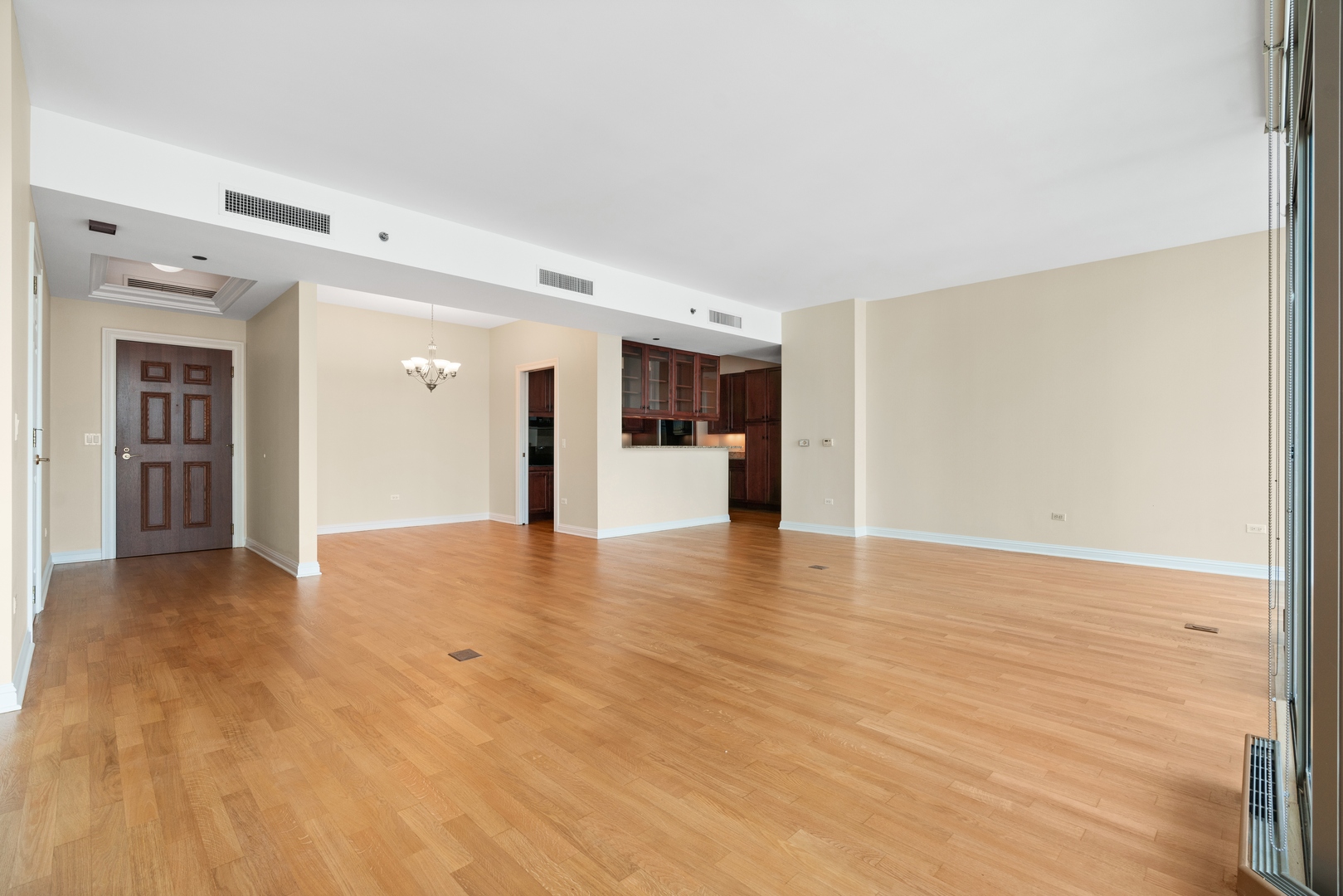 21 E Huron Street Unit: 2104