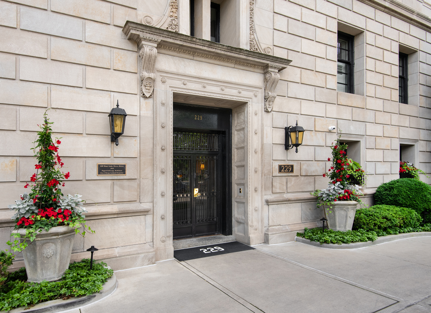 229 E Lake Shore Drive Unit: 4E