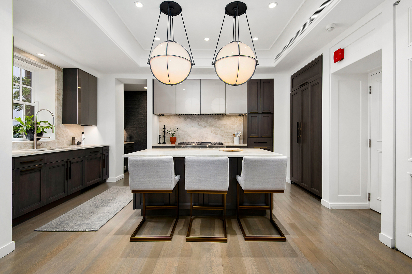 229 E Lake Shore Drive Unit: 4E