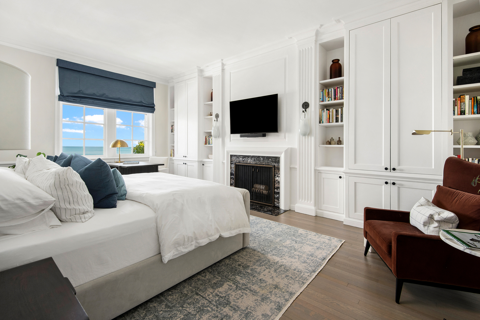 229 E Lake Shore Drive Unit: 4E