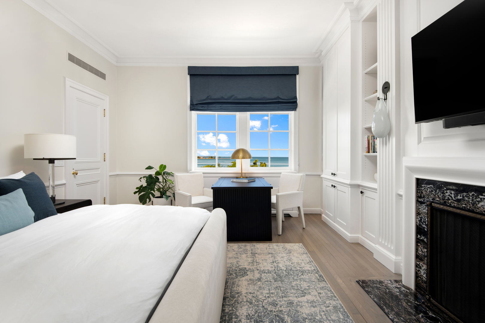 229 E Lake Shore Drive Unit: 4E