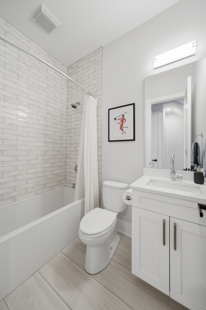 1145 W Addison Street Unit: 3