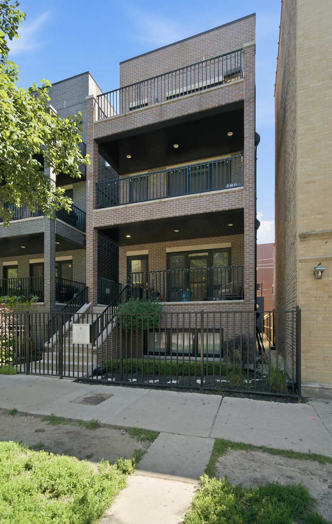 1145 W Addison Street Unit: 3