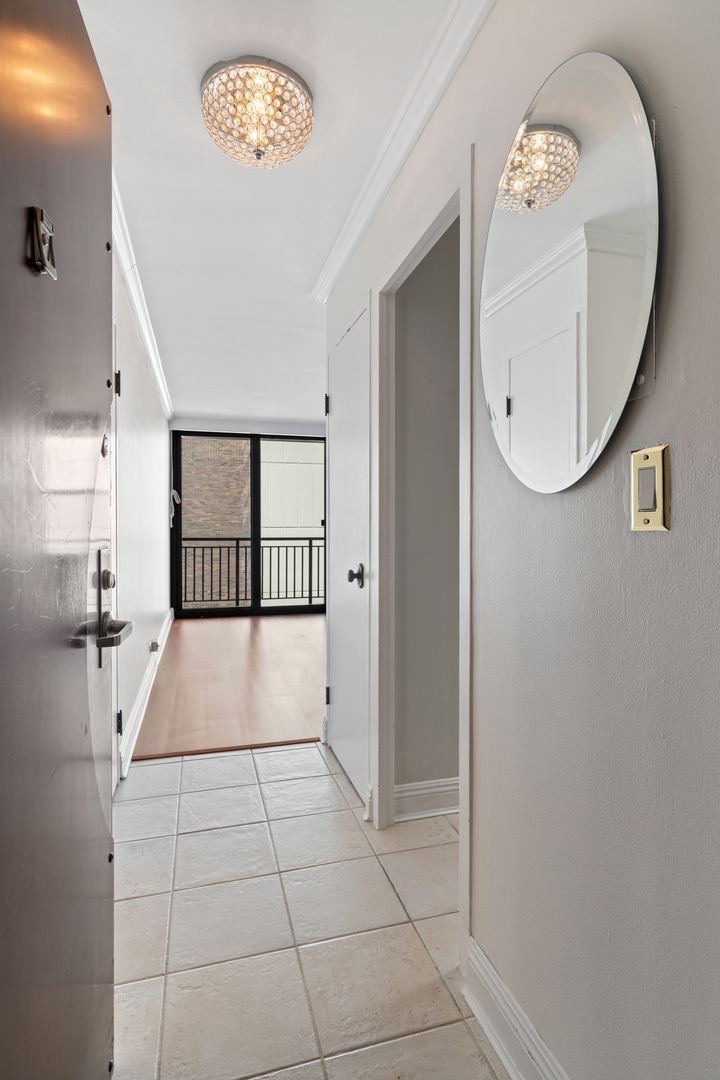 3440 N Lake Shore Drive Unit: 17F