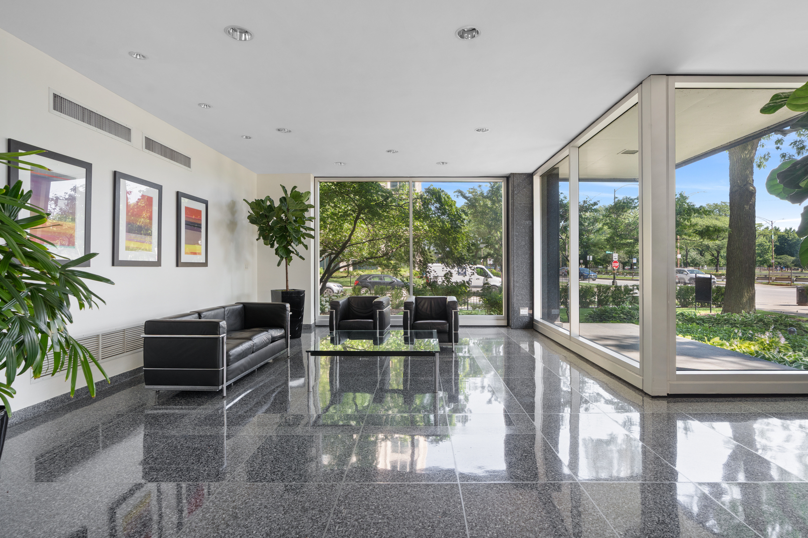 3440 N Lake Shore Drive Unit: 17F