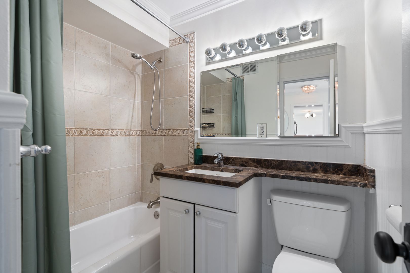 3440 N Lake Shore Drive Unit: 17F