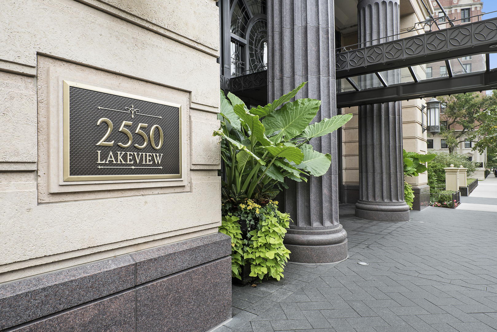 2550 N Lakeview Avenue Unit: N1904