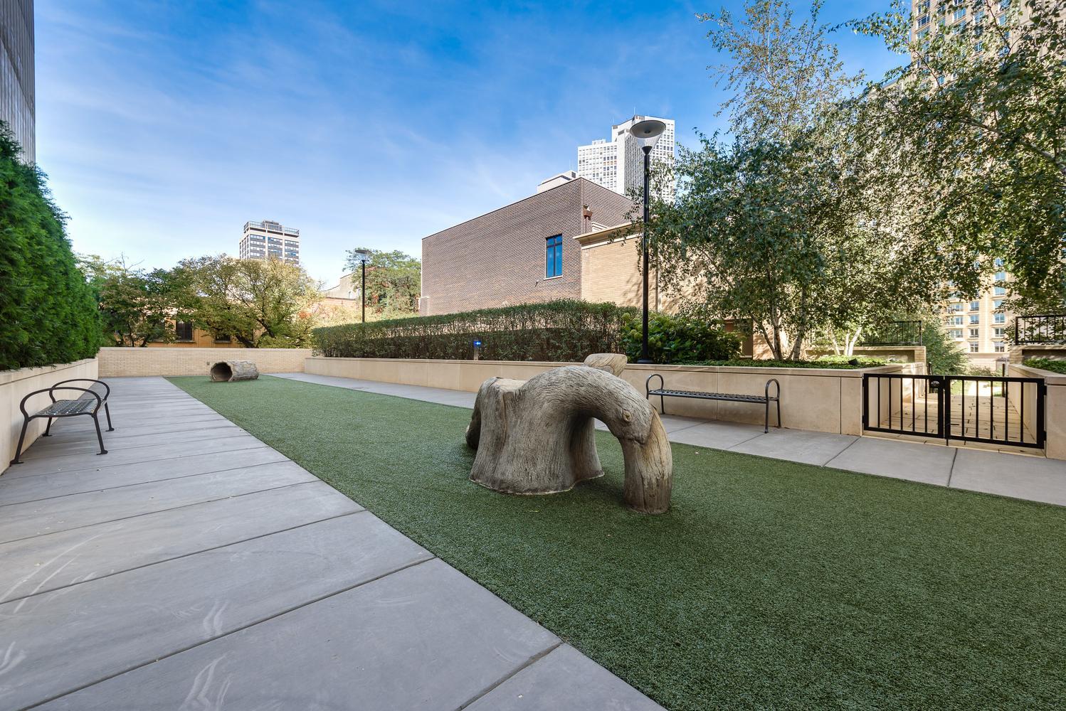 2550 N Lakeview Avenue Unit: N1904