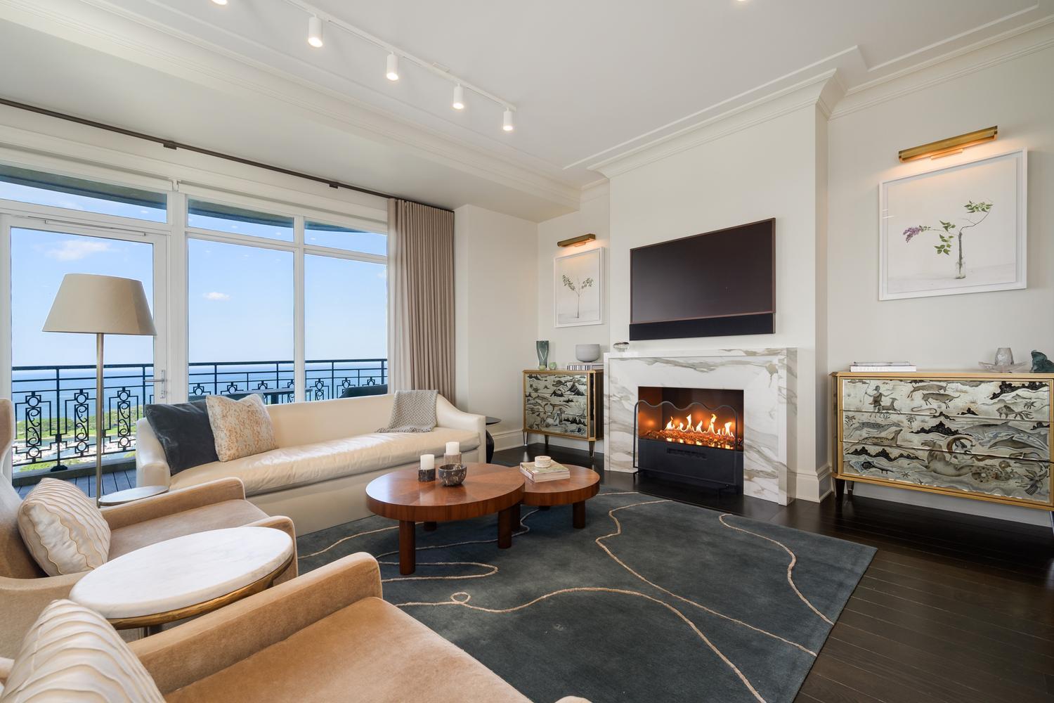 2550 N Lakeview Avenue Unit: N1904