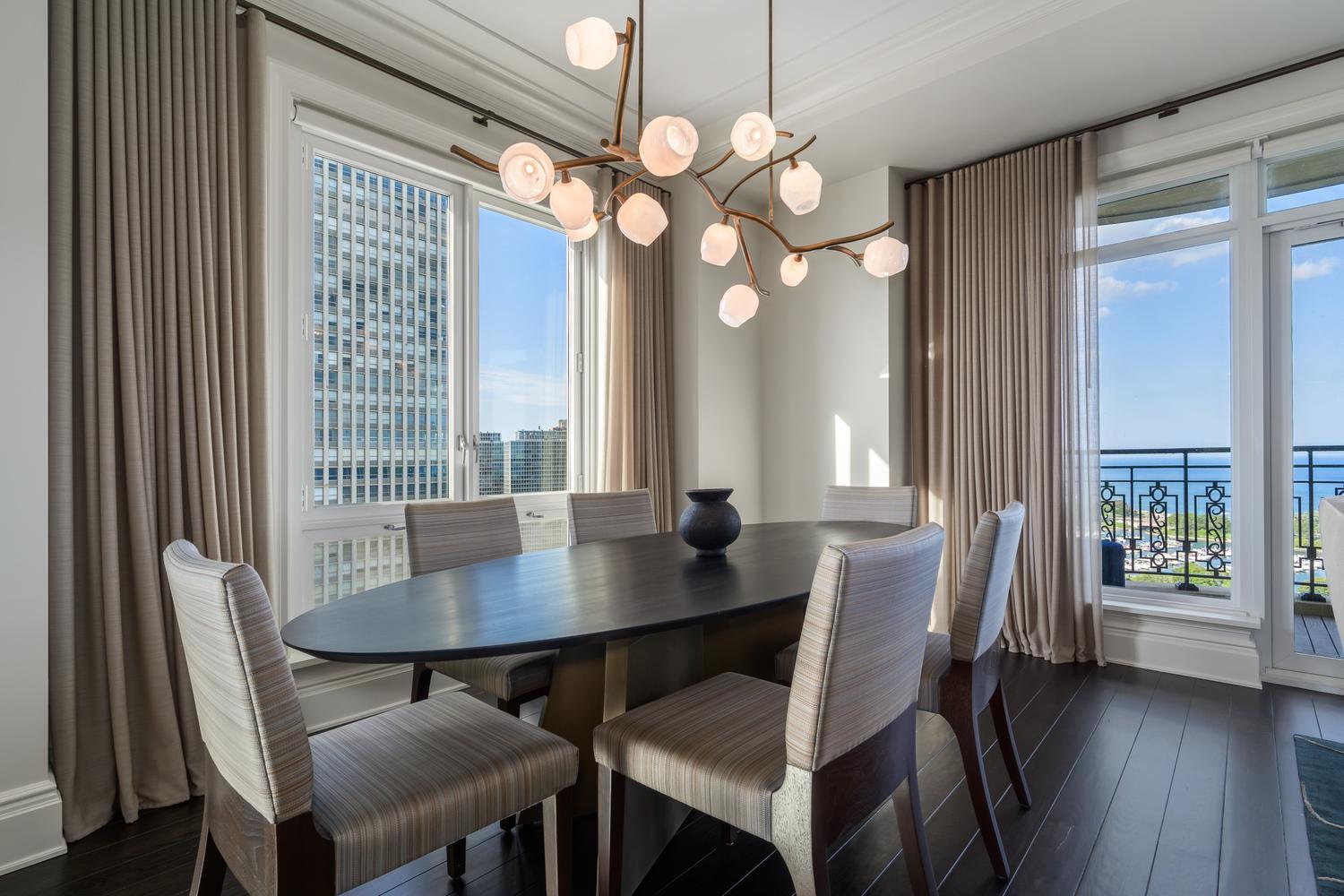 2550 N Lakeview Avenue Unit: N1904