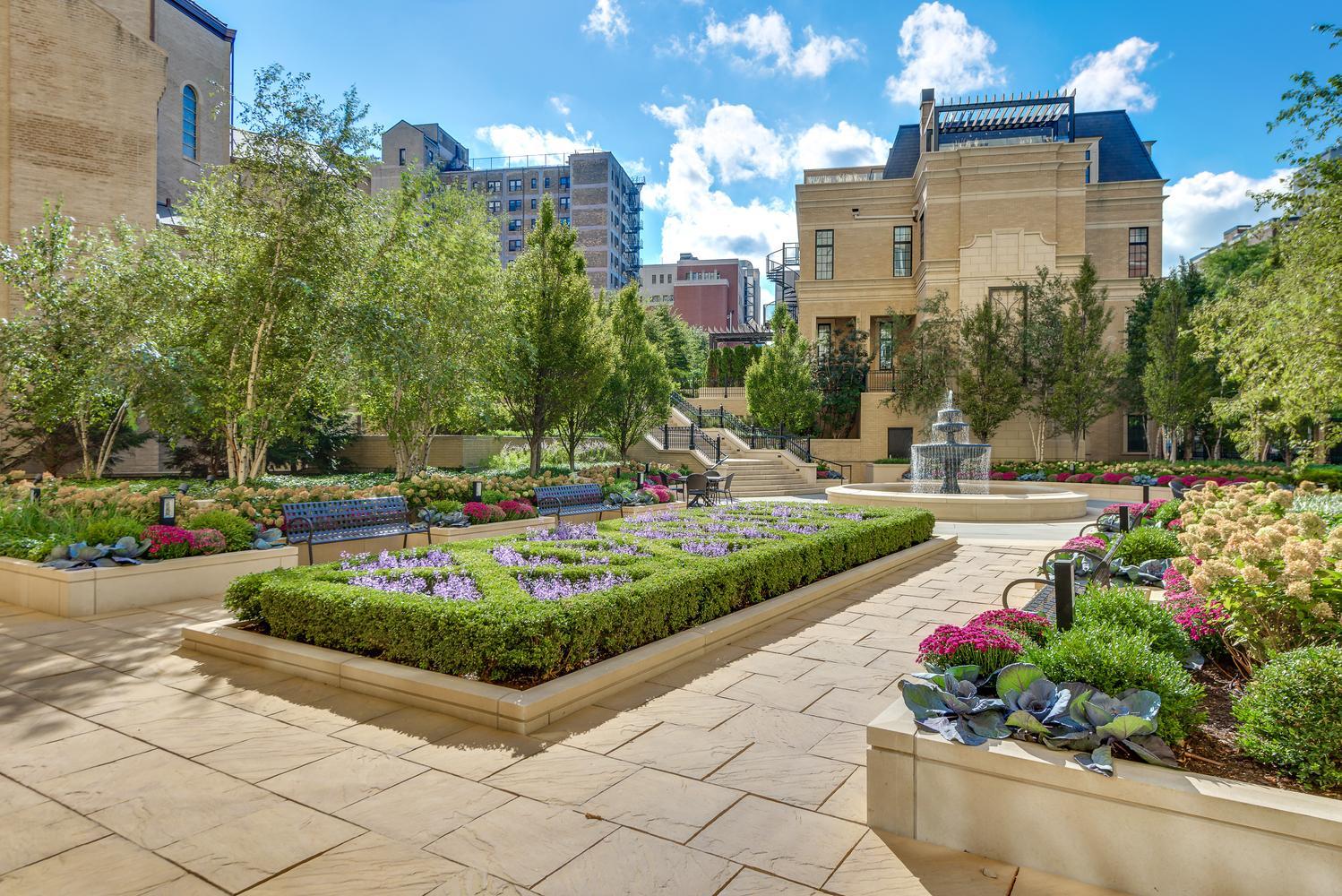 2550 N Lakeview Avenue Unit: N1904