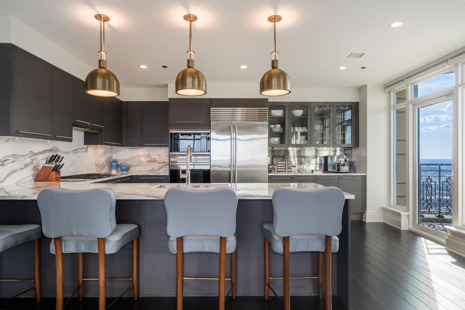 2550 N Lakeview Avenue Unit: N1904