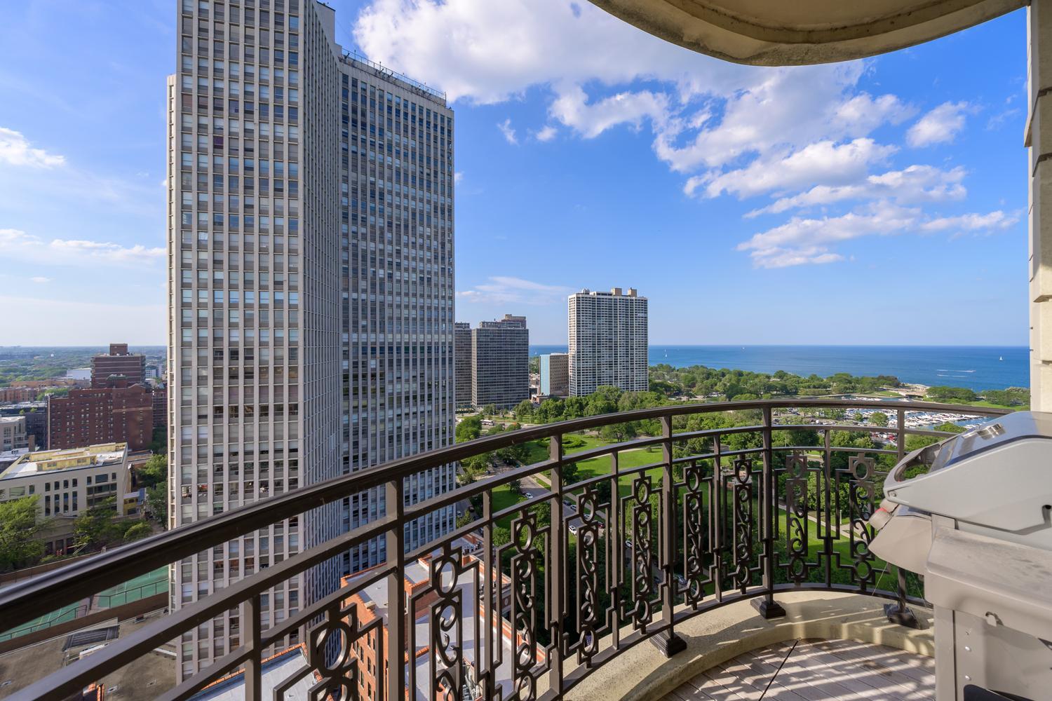 2550 N Lakeview Avenue Unit: N1904