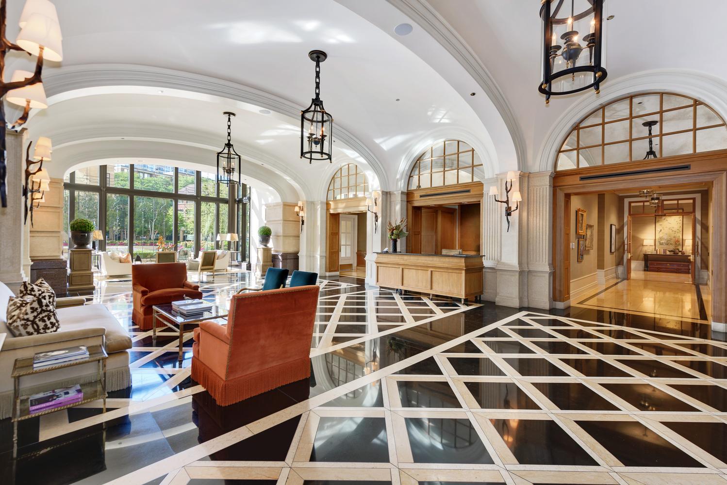 2550 N Lakeview Avenue Unit: N1904