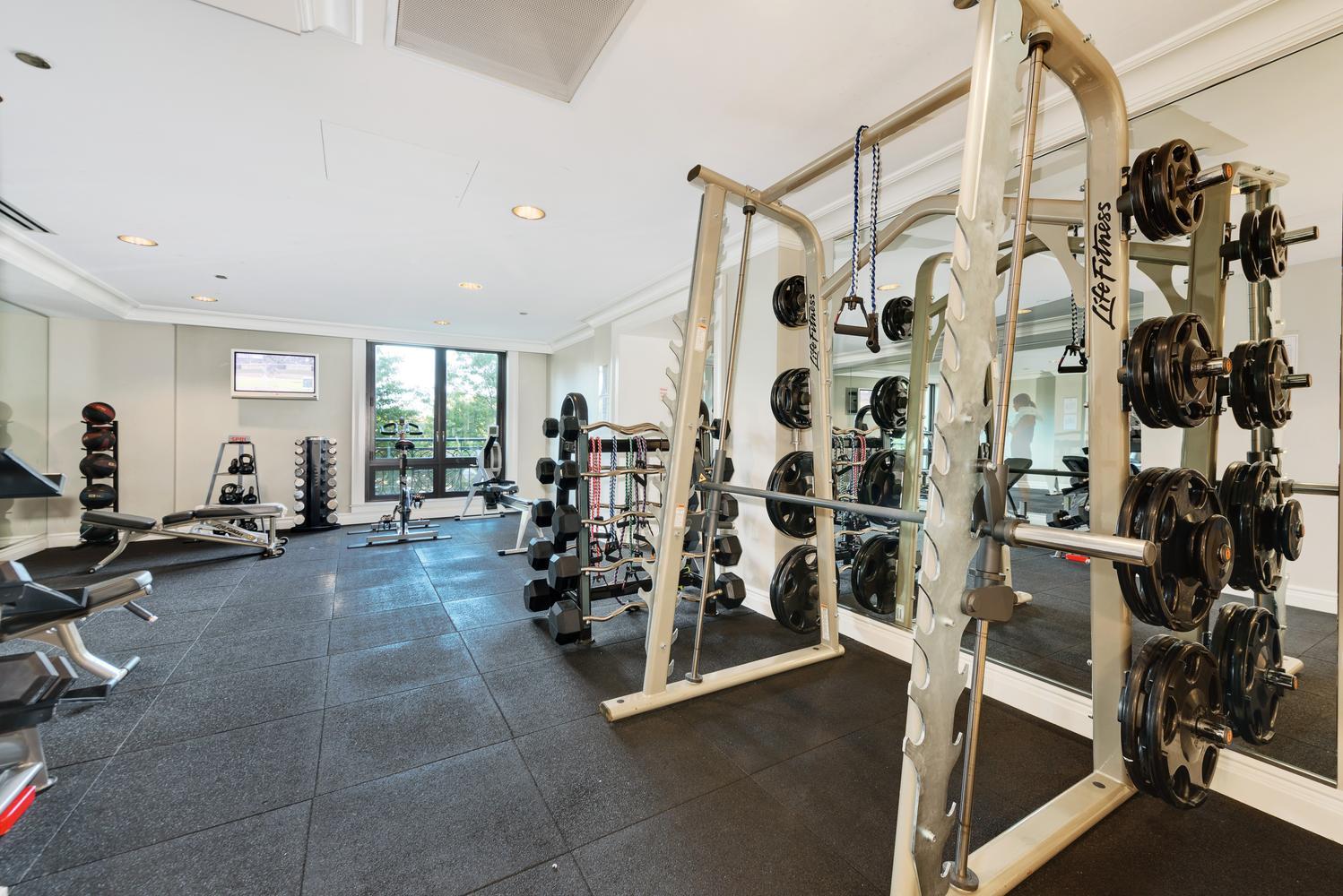 2550 N Lakeview Avenue Unit: N1904