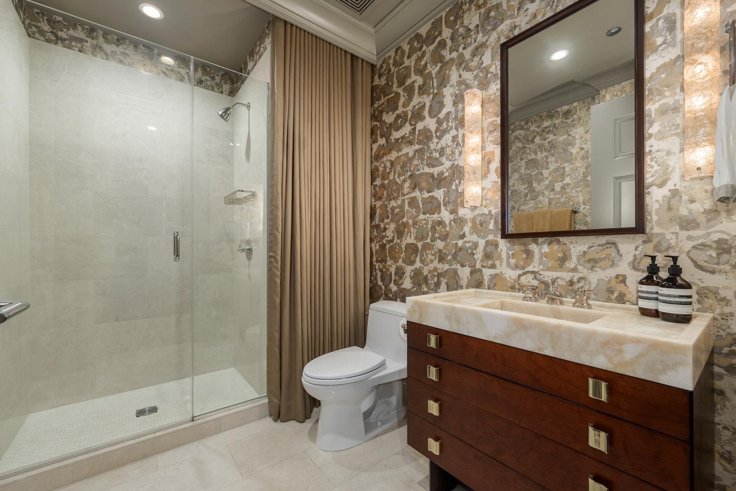 2550 N Lakeview Avenue Unit: N1904