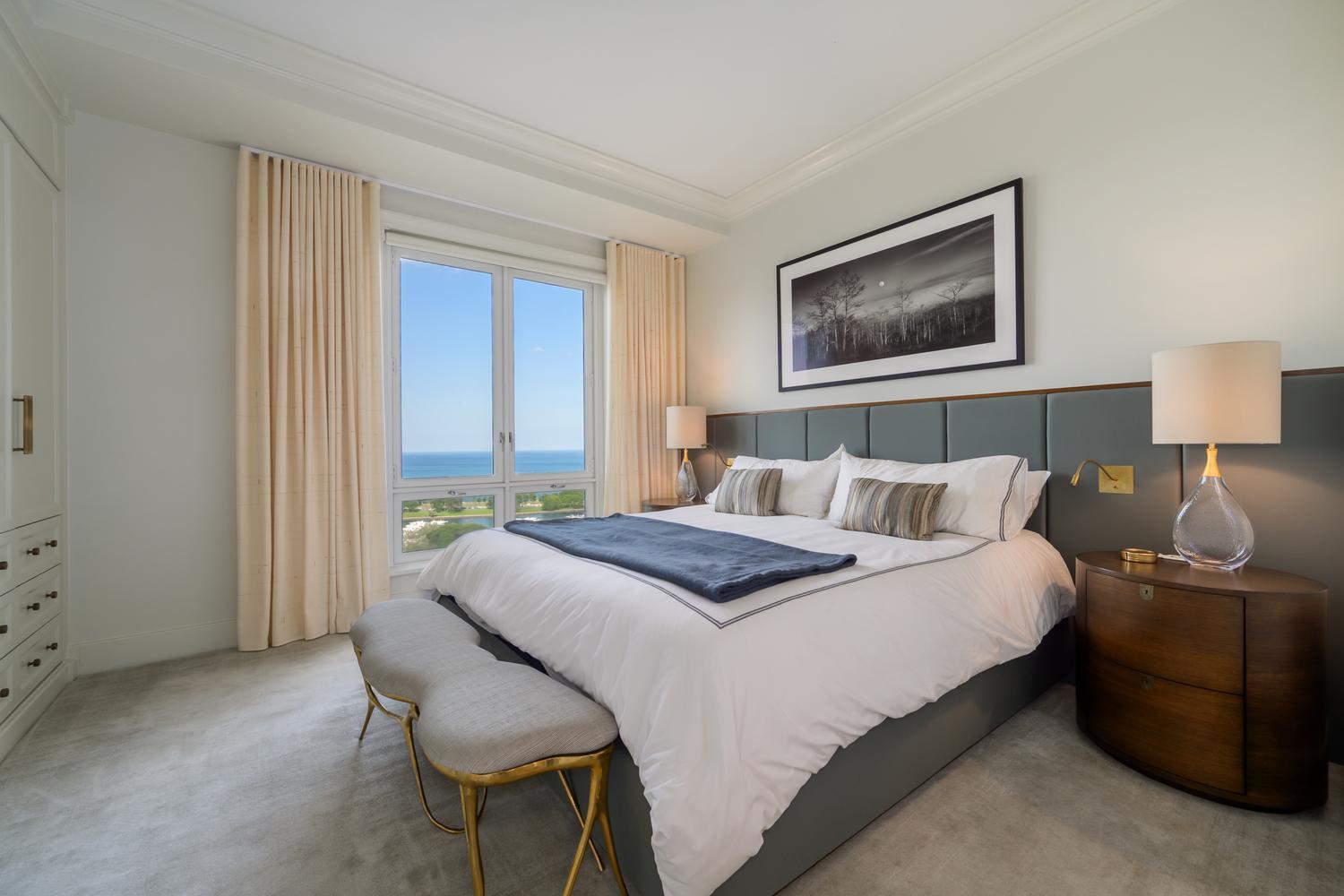 2550 N Lakeview Avenue Unit: N1904