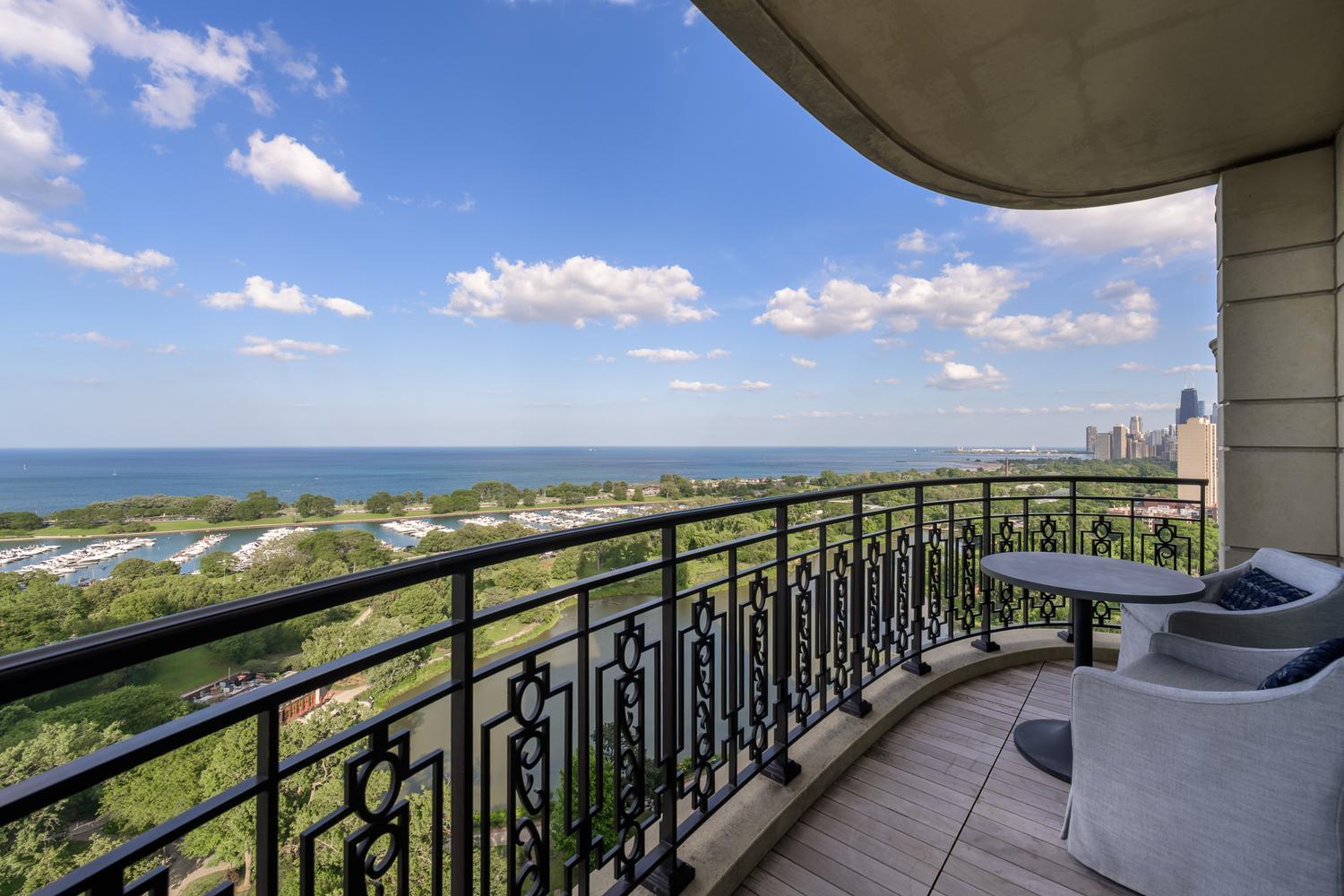 2550 N Lakeview Avenue Unit: N1904