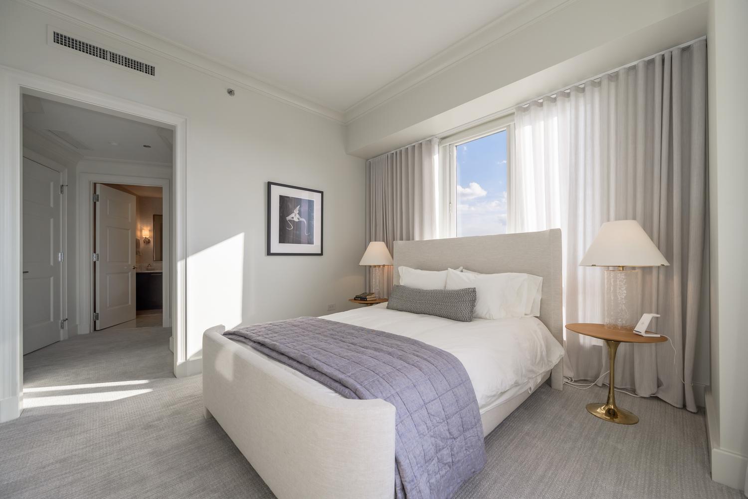 2550 N Lakeview Avenue Unit: N1904