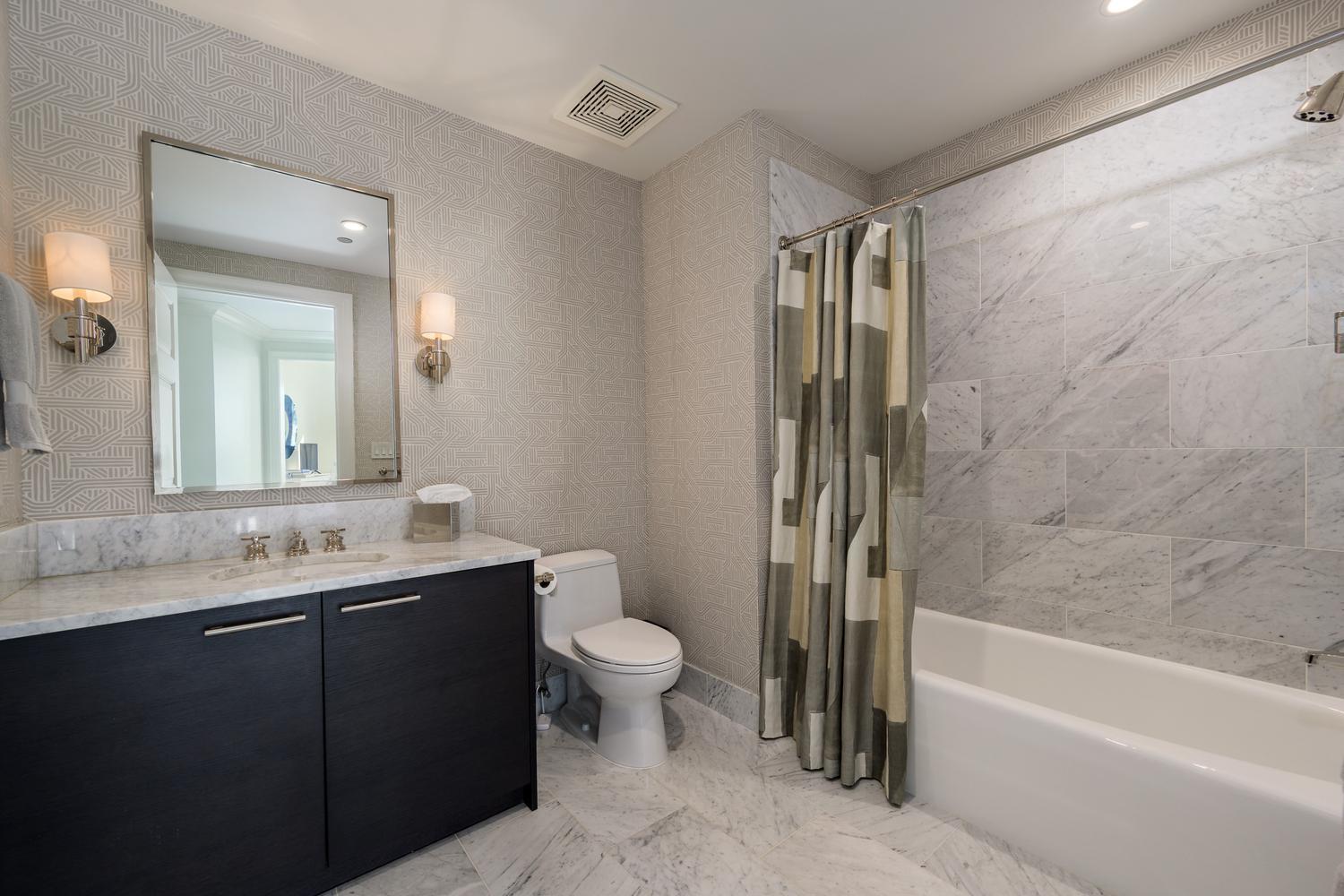 2550 N Lakeview Avenue Unit: N1904