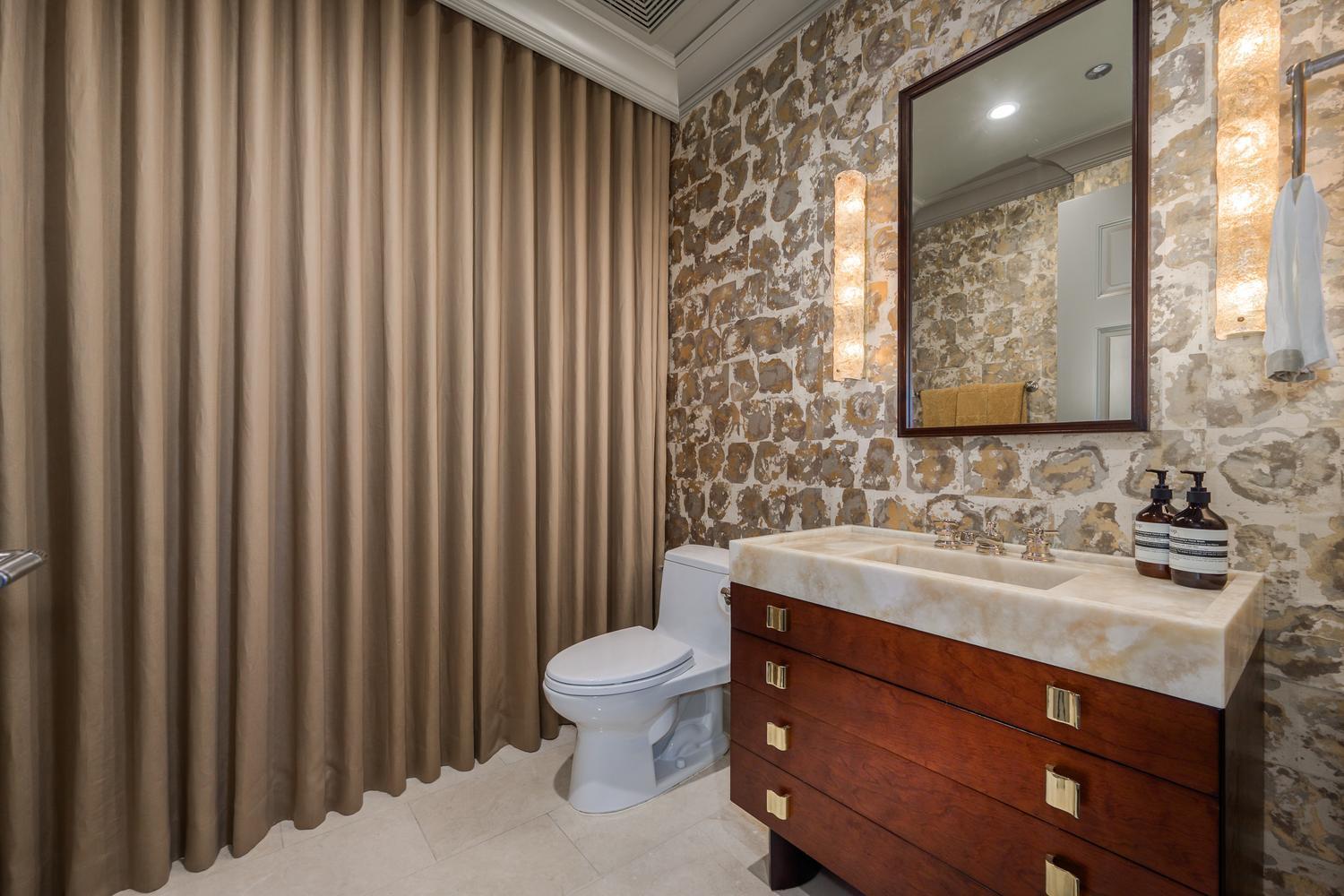 2550 N Lakeview Avenue Unit: N1904