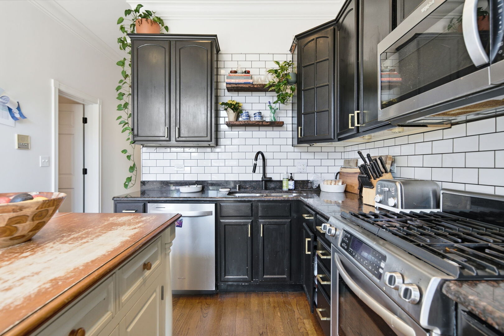3742 N Janssen Avenue Unit: 2