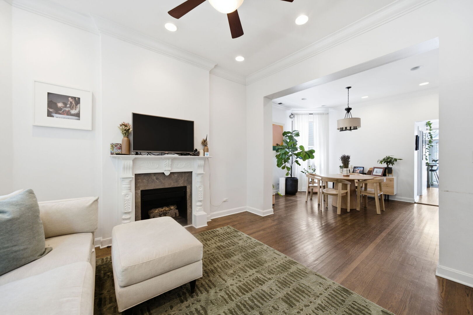 3742 N Janssen Avenue Unit: 2
