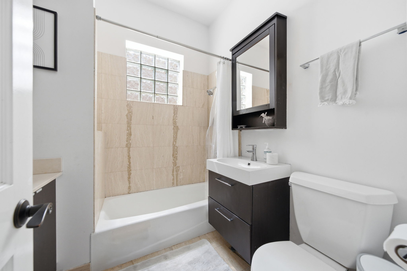 3742 N Janssen Avenue Unit: 2