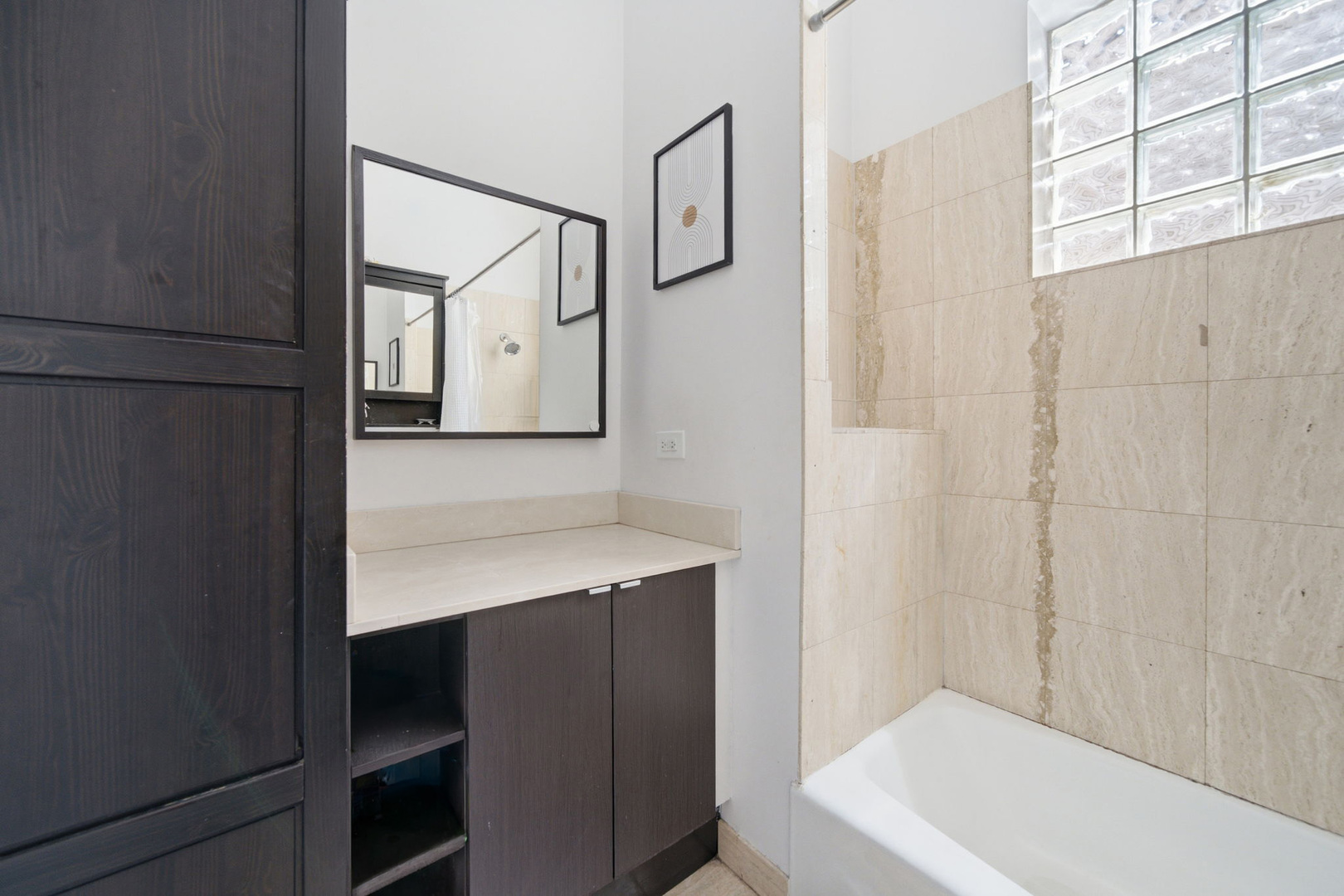 3742 N Janssen Avenue Unit: 2