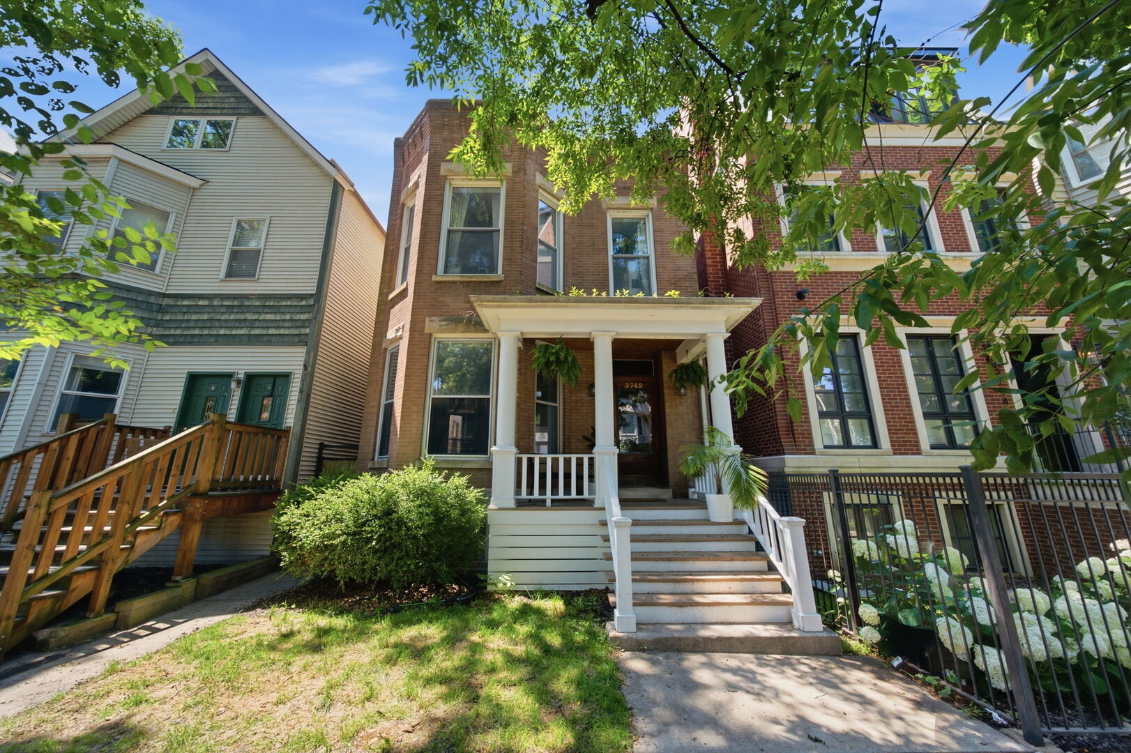 3742 N Janssen Avenue Unit: 2