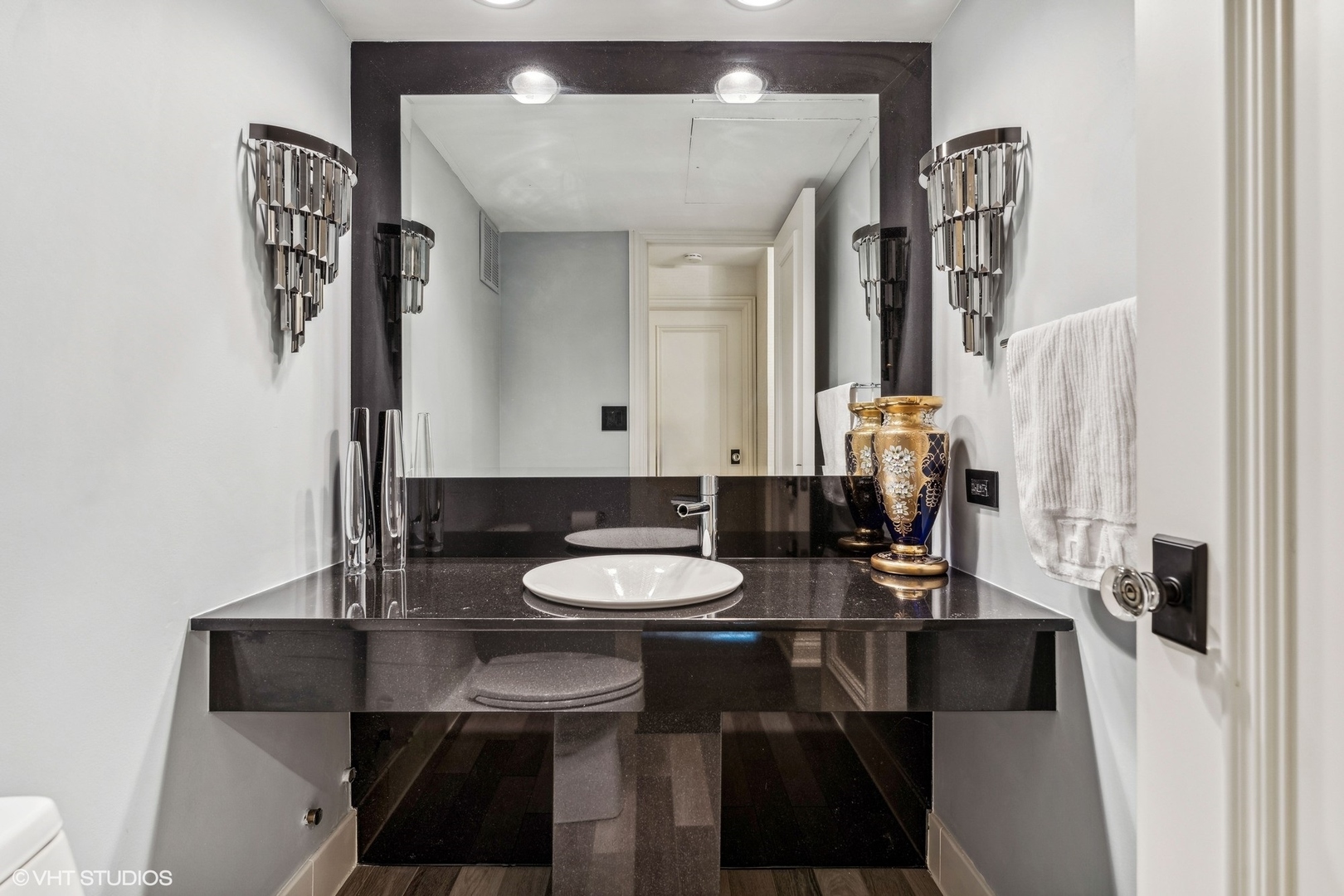 1040 N Lake Shore Drive Unit: 26B