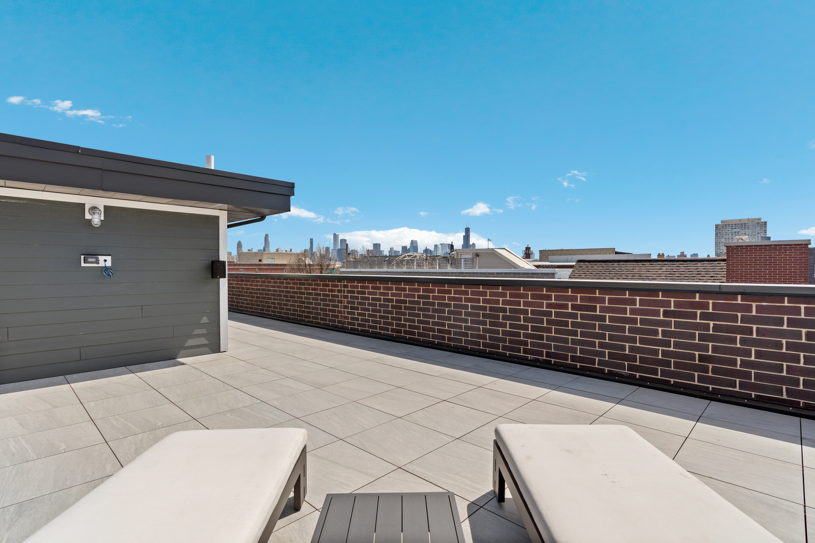1525 N Bosworth Avenue Unit: 3S