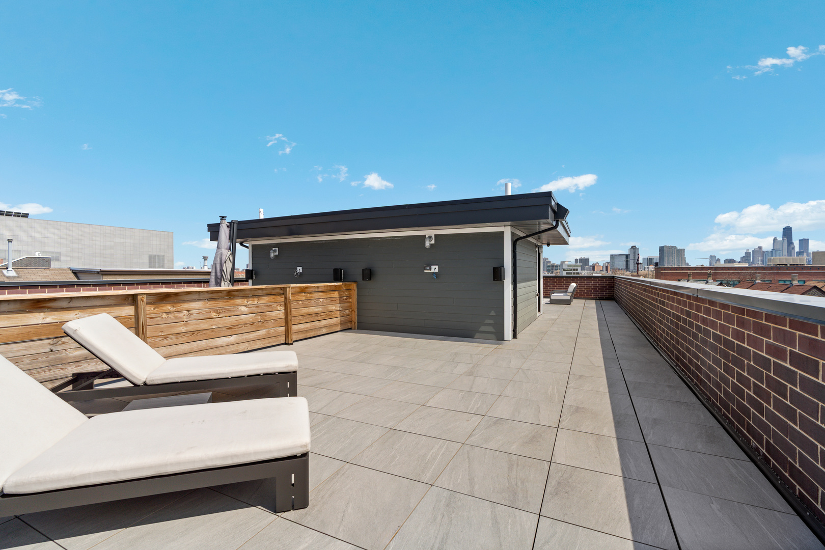 1525 N Bosworth Avenue Unit: 3S