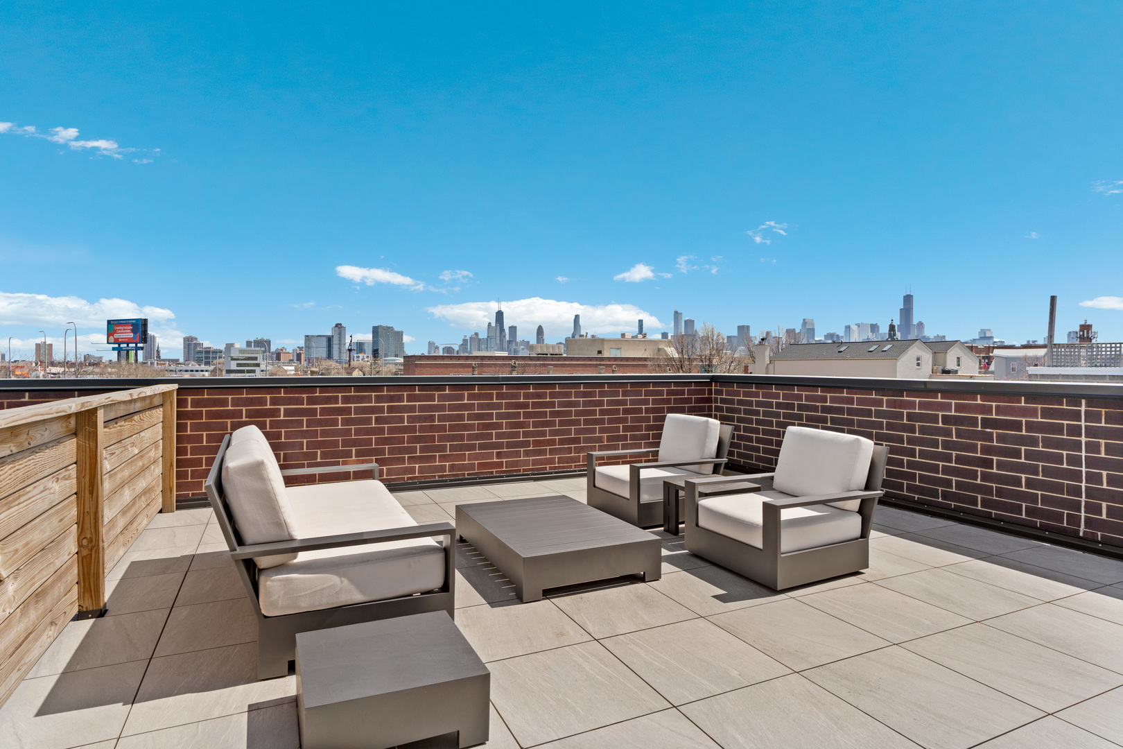 1525 N Bosworth Avenue Unit: 3S
