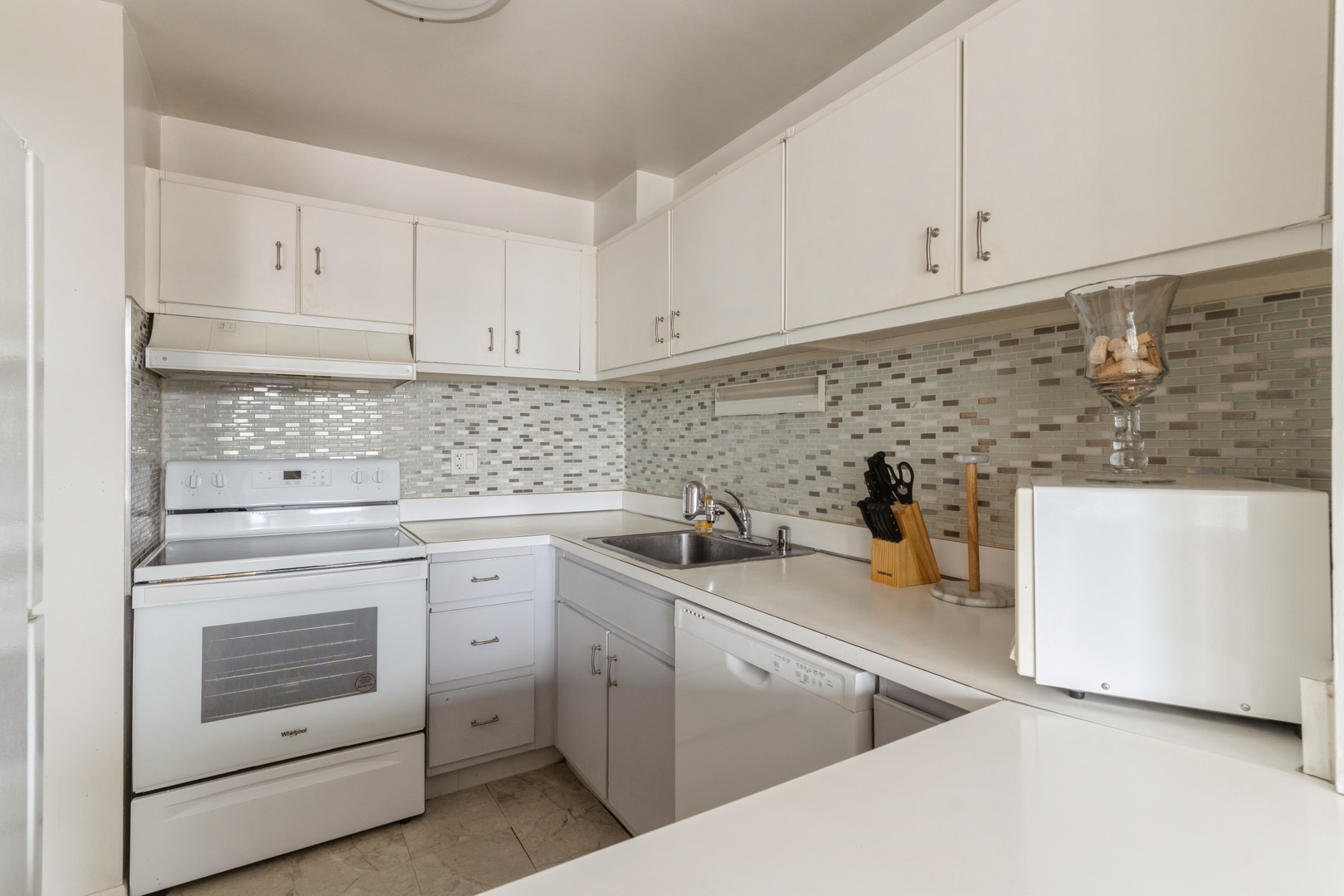 111 E CHESTNUT Street Unit: 27E
