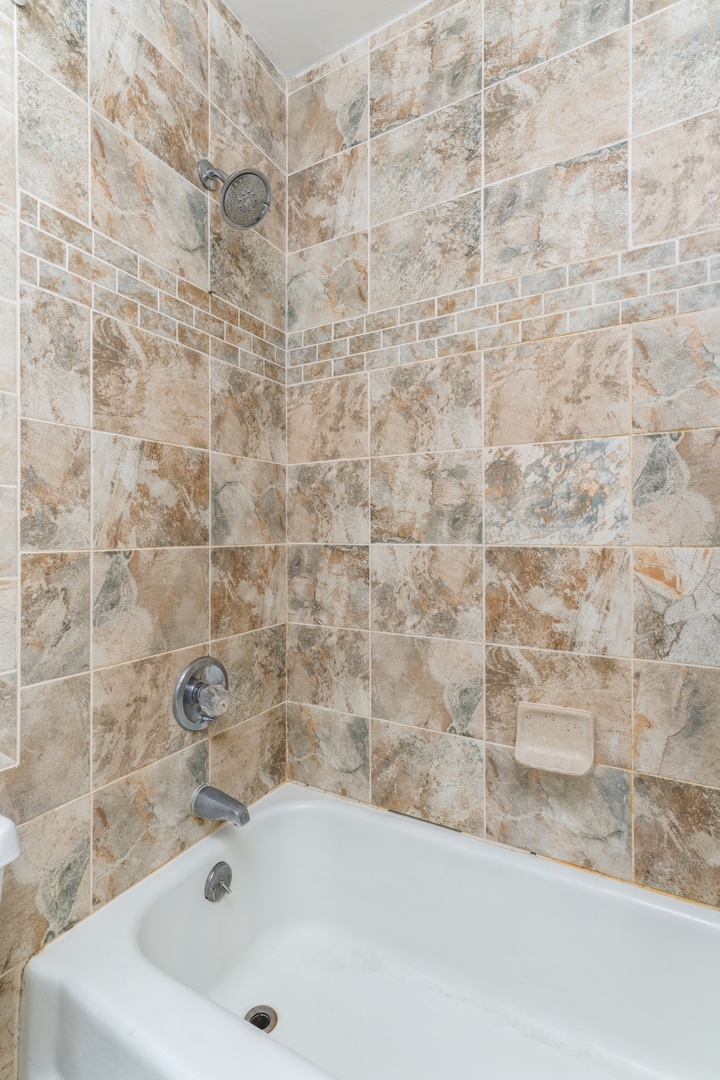 111 E CHESTNUT Street Unit: 27E