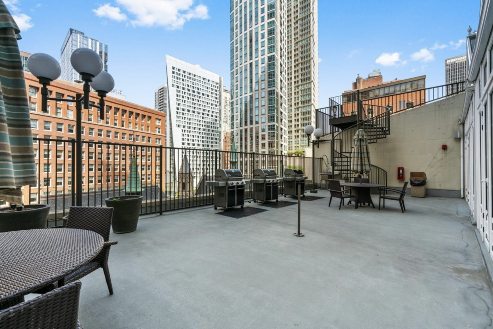 111 E CHESTNUT Street Unit: 27E