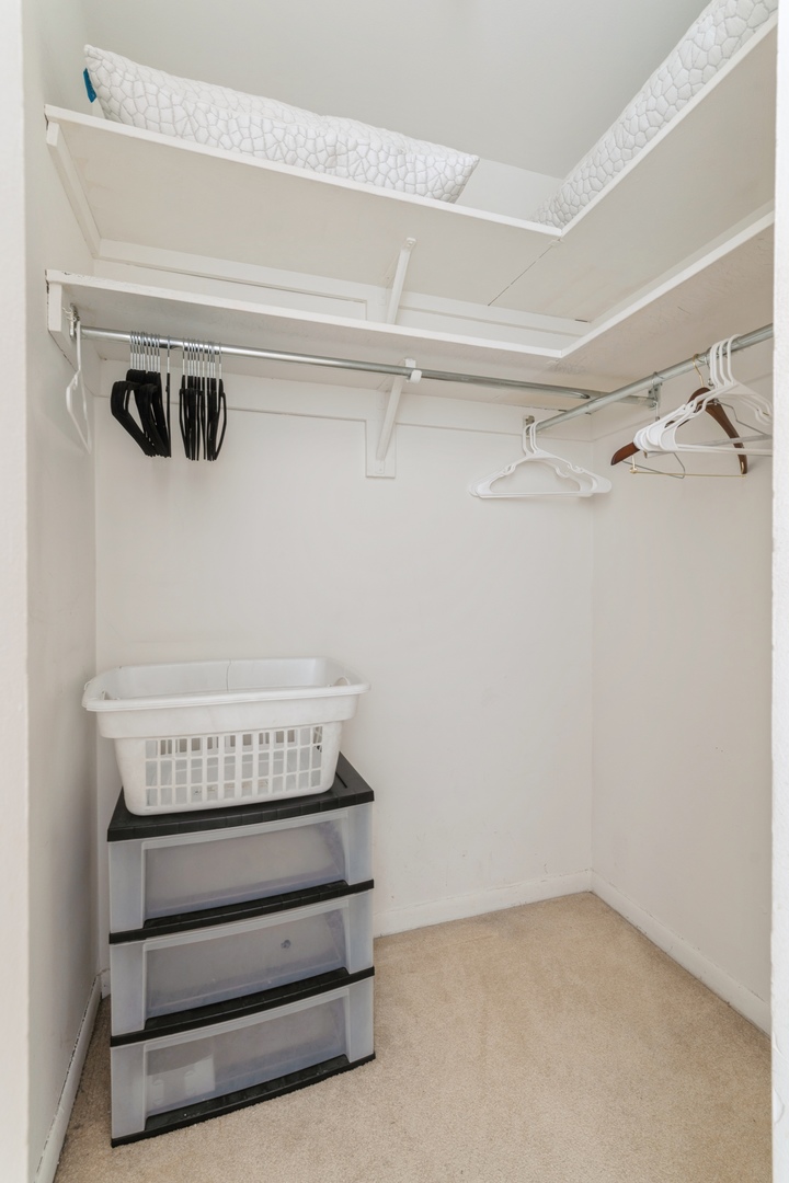 111 E CHESTNUT Street Unit: 27E