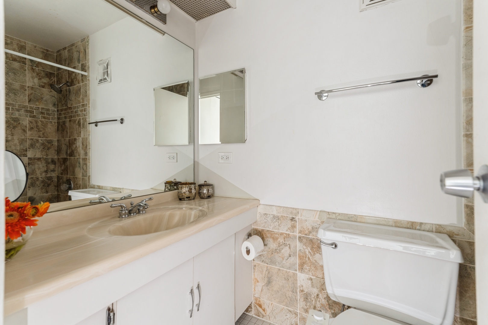 111 E CHESTNUT Street Unit: 27E