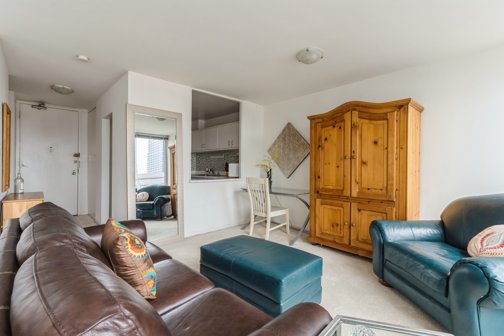 111 E CHESTNUT Street Unit: 27E