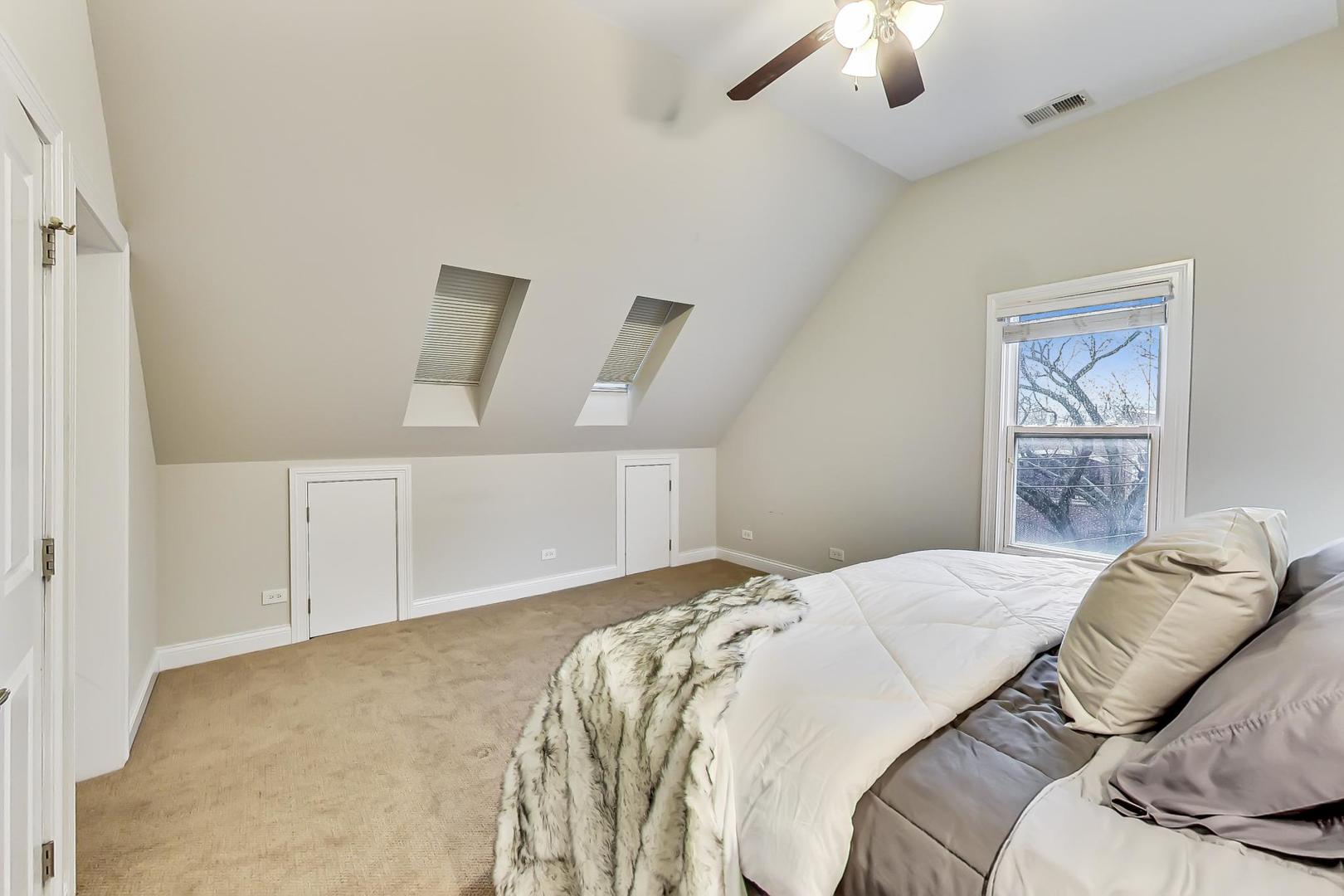 1214 W Wrightwood Avenue Unit: 2
