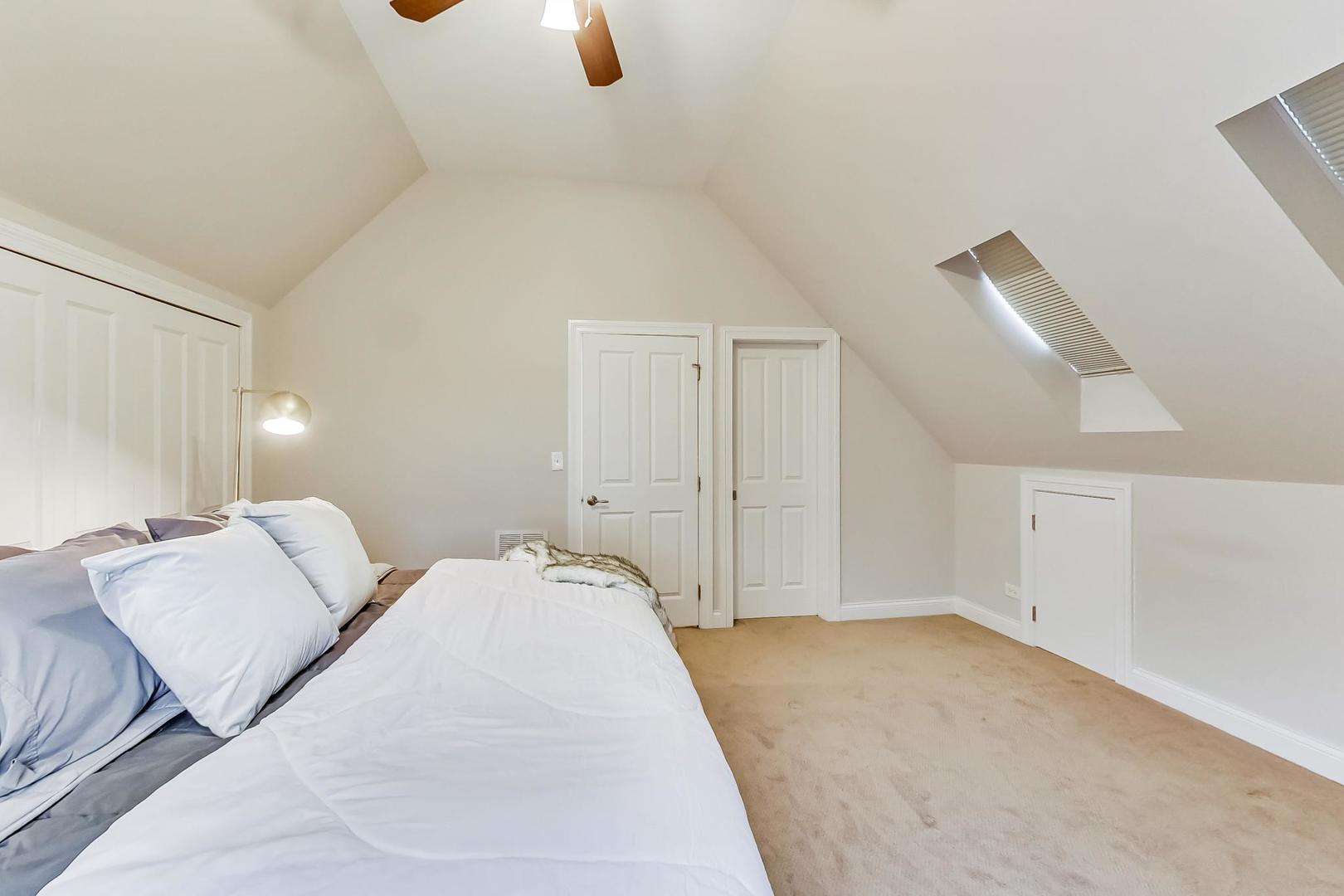 1214 W Wrightwood Avenue Unit: 2
