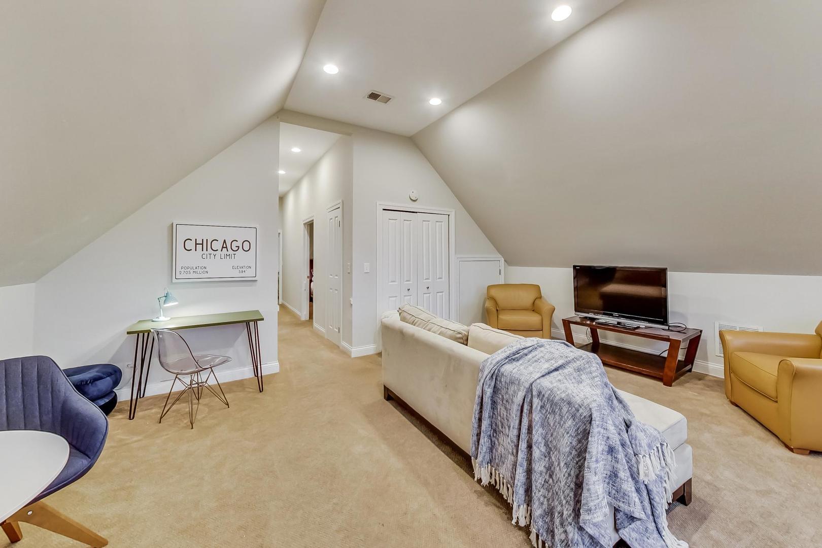 1214 W Wrightwood Avenue Unit: 2