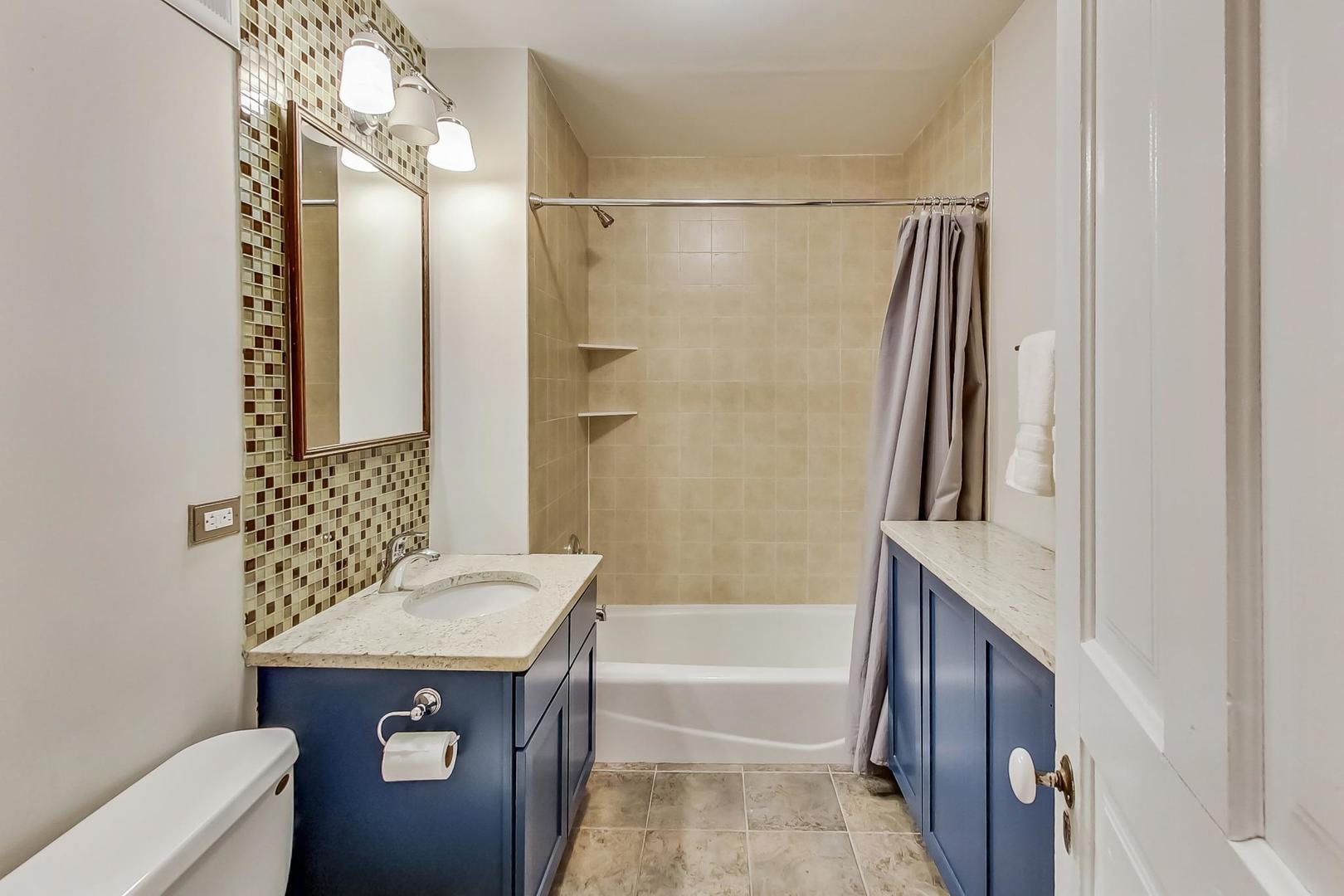 1214 W Wrightwood Avenue Unit: 2