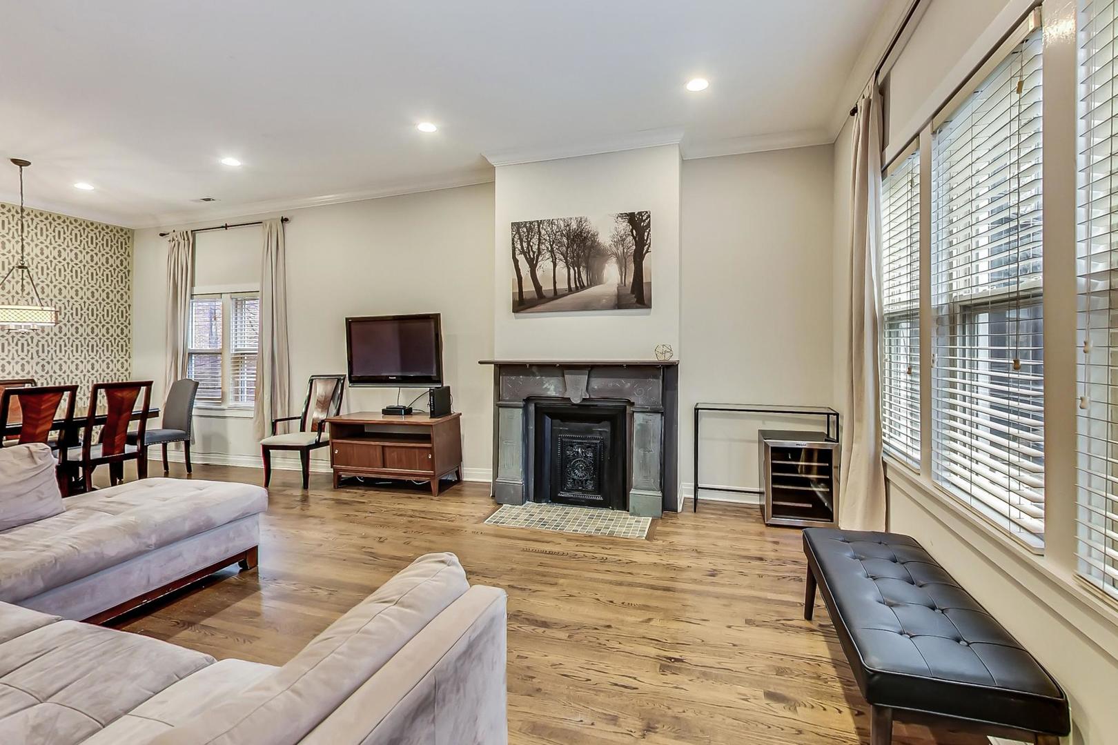 1214 W Wrightwood Avenue Unit: 2