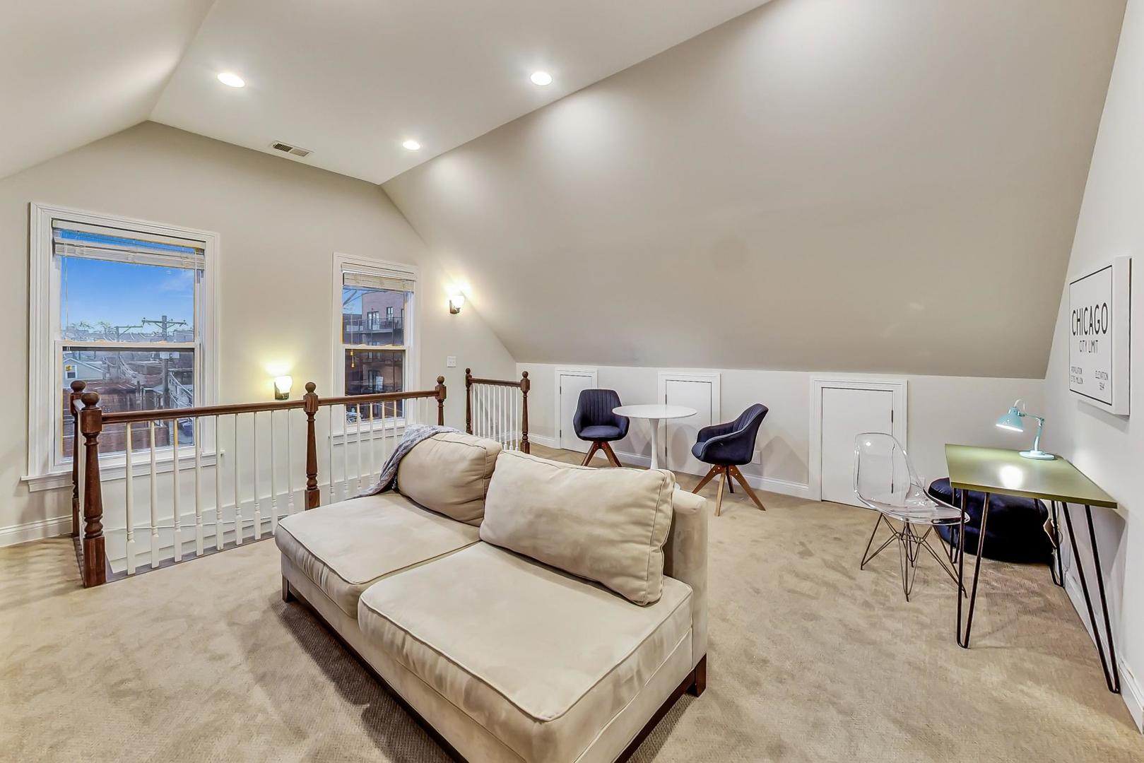 1214 W Wrightwood Avenue Unit: 2