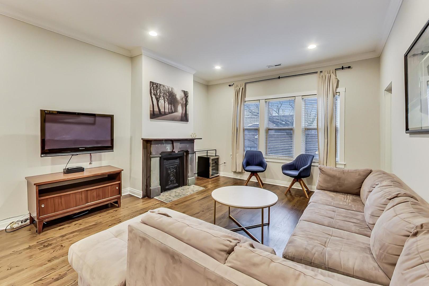 1214 W Wrightwood Avenue Unit: 2