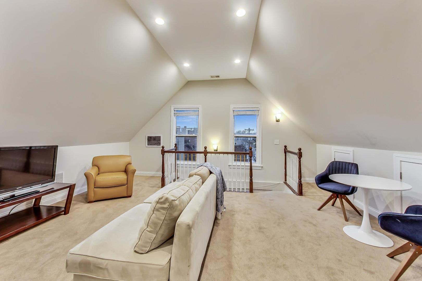 1214 W Wrightwood Avenue Unit: 2