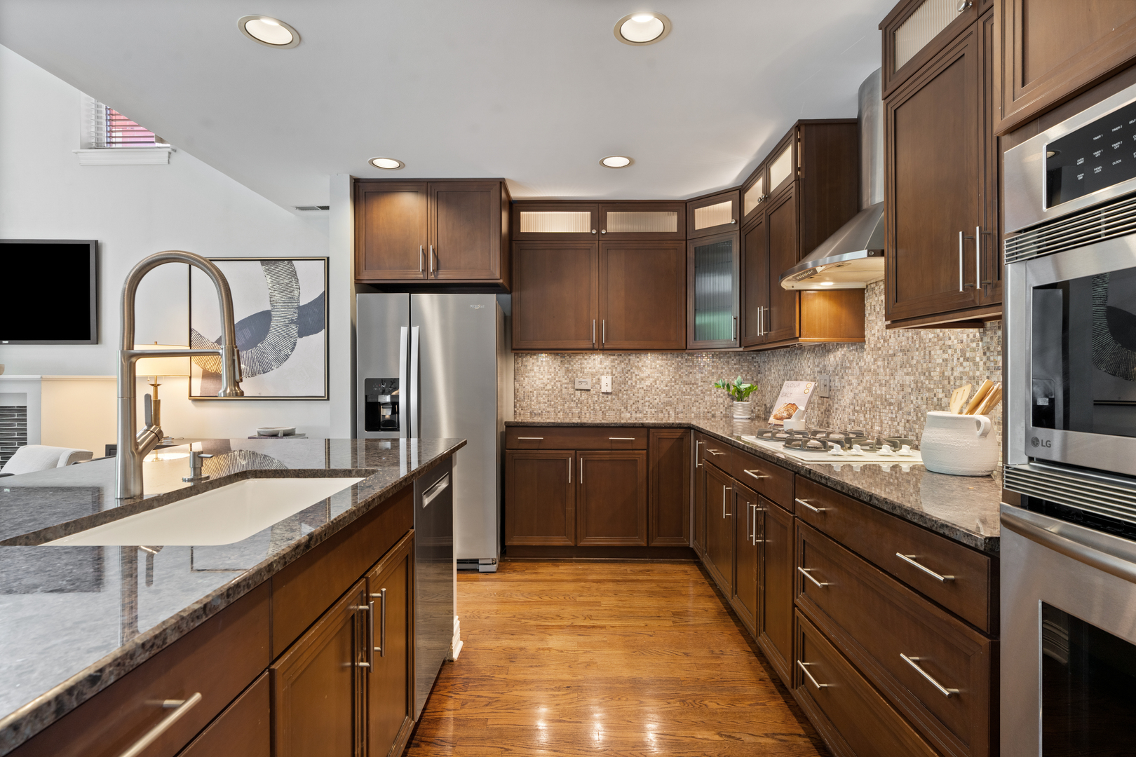 2843 N Lincoln Avenue Unit: 103